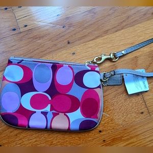 [NEW] Coach Wristlet